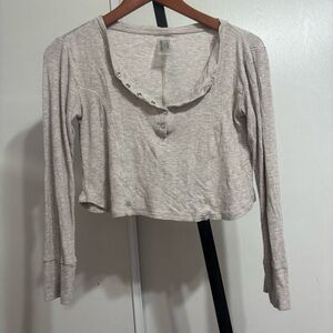 Urban rebel grey long sleeve crop shirt size medium gray